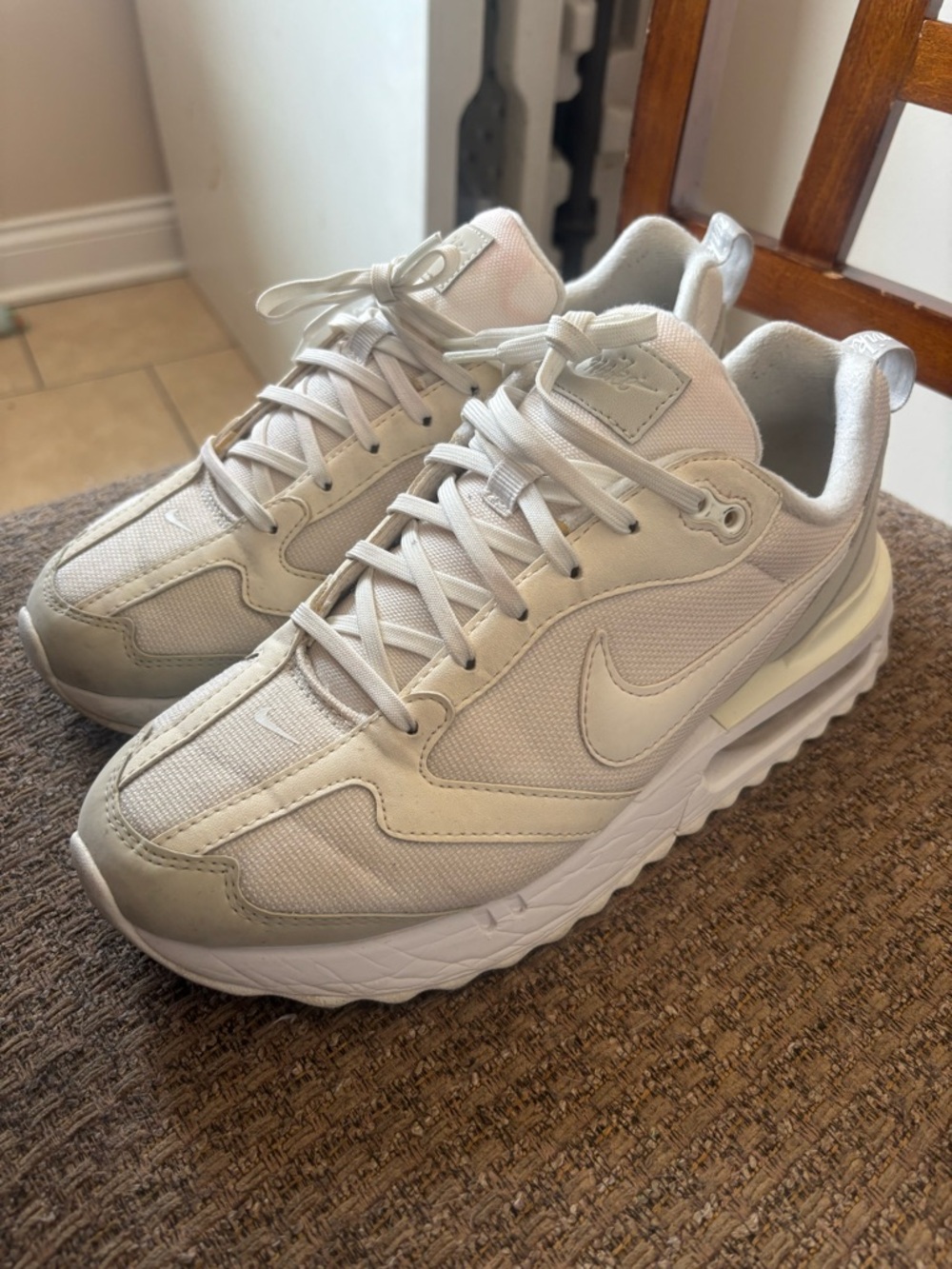 Nike Cream/White Mesh & Suede Sneakers Size 8 - Picture 6 of 7